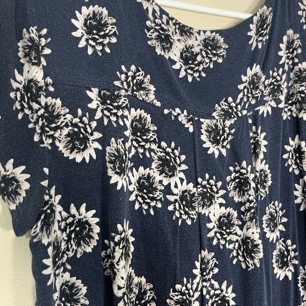 Alfani Navy and White Floral Short Sleeve Top Women’s Size L - Picture 4 of 5